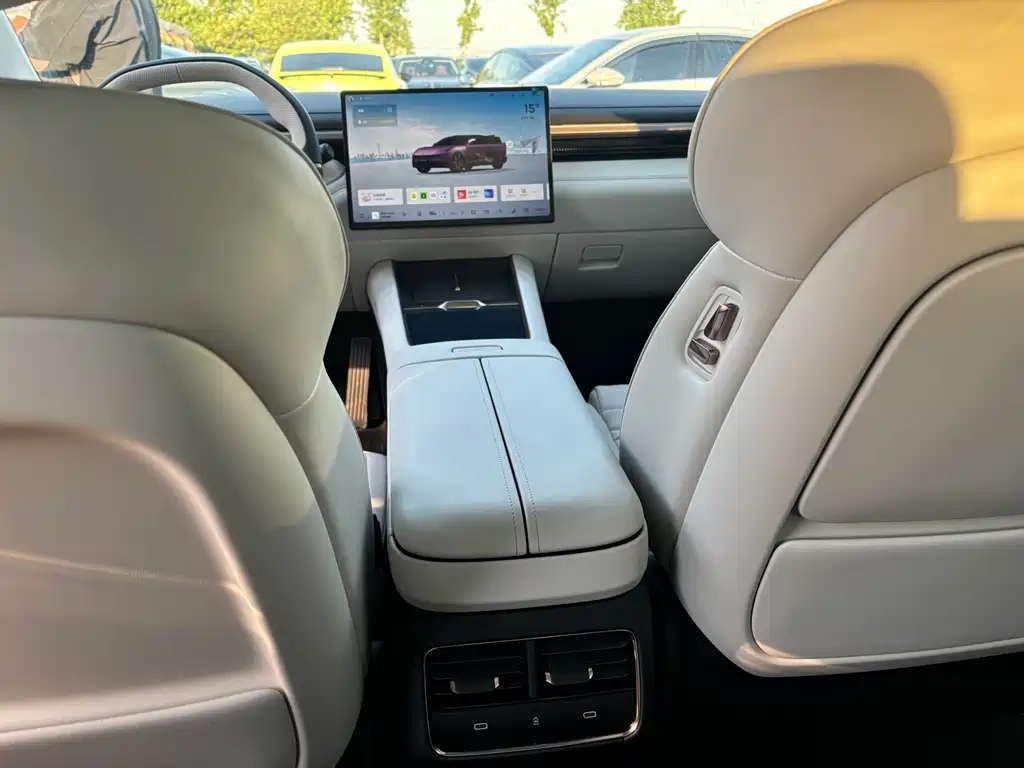 Lynk & Co Lynk & Co 10 240 AWD Ultra Sport H7 2025 - thumbnail 6