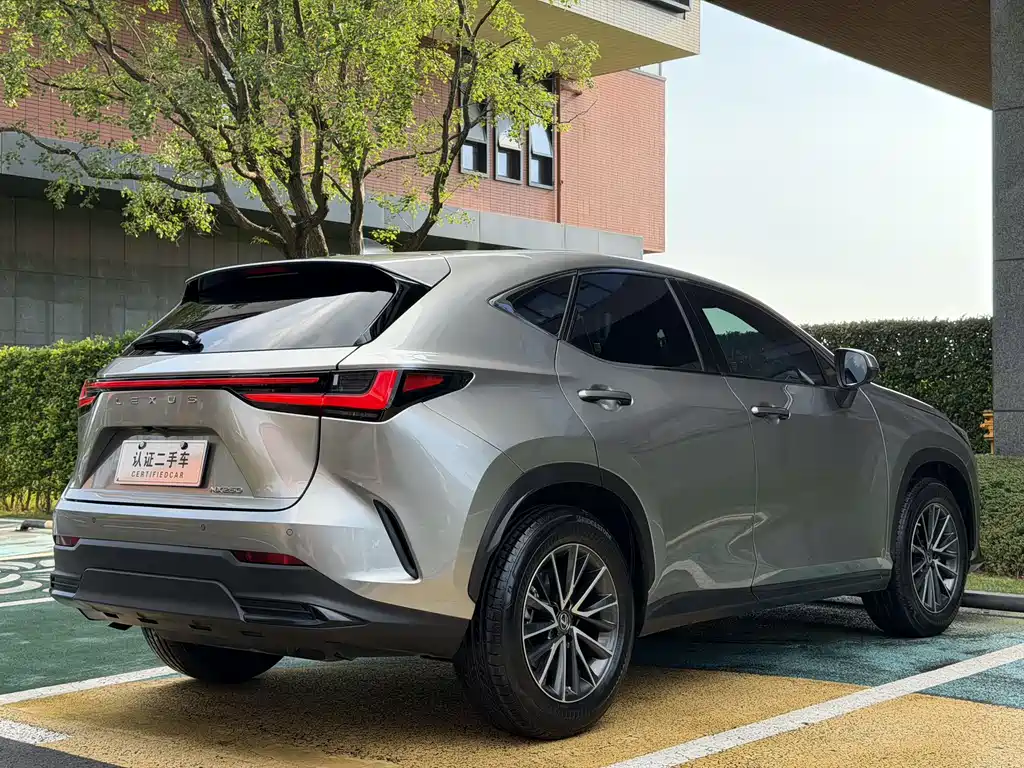 Lexus Lexus NX 260 FWD 2022 - thumbnail 5
