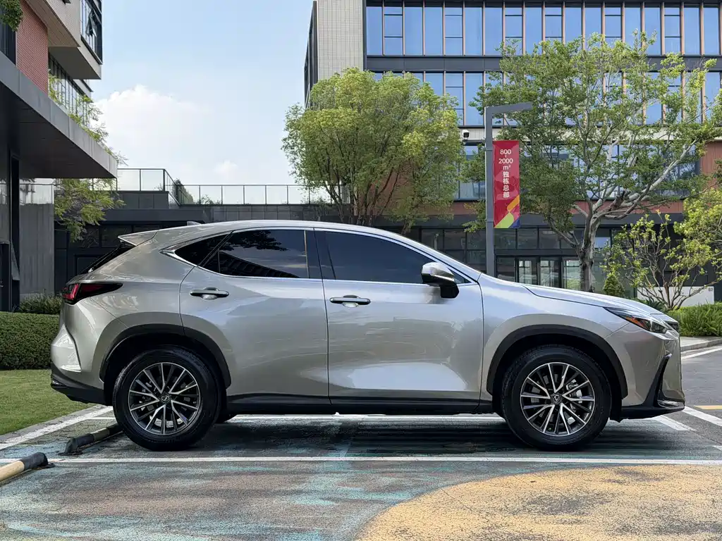 Lexus Lexus NX 260 FWD 2022 - thumbnail 6