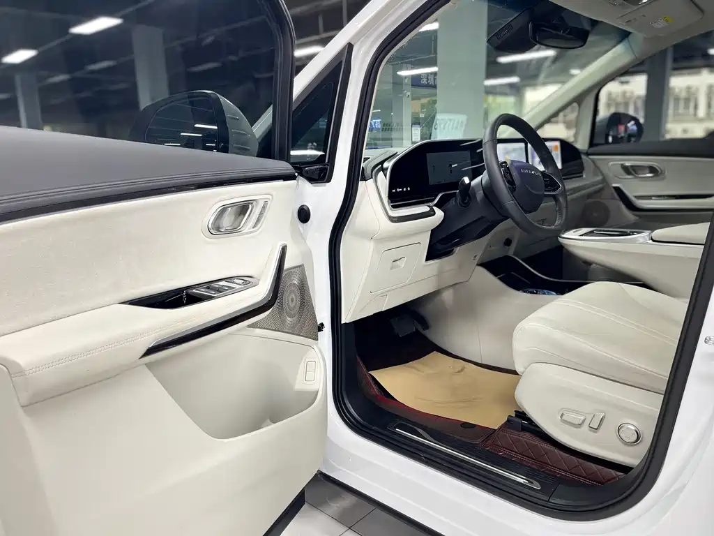 Maxus Maxus Mifa 9 2025 PHEV Long Range Forest Edition 7-Seater 2025 - thumbnail 4