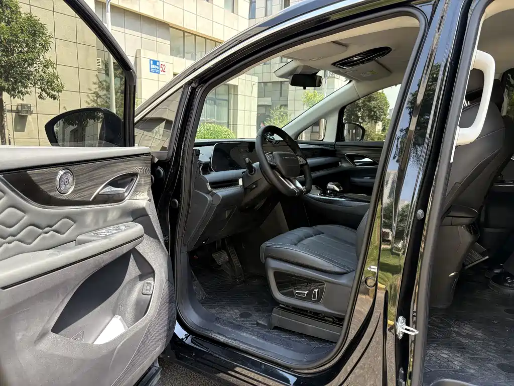 Dongfeng Forthing Voyah V9 200km Comfort 2025 - thumbnail 13