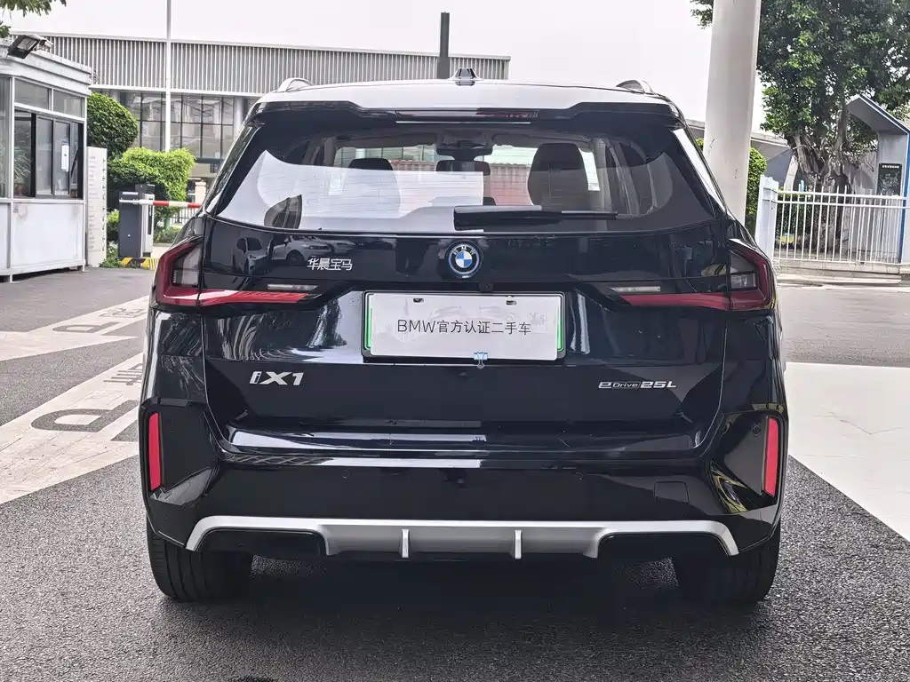 BMW BMW iX1 2025 eDrive25L M Sport Package 2025 - thumbnail 3