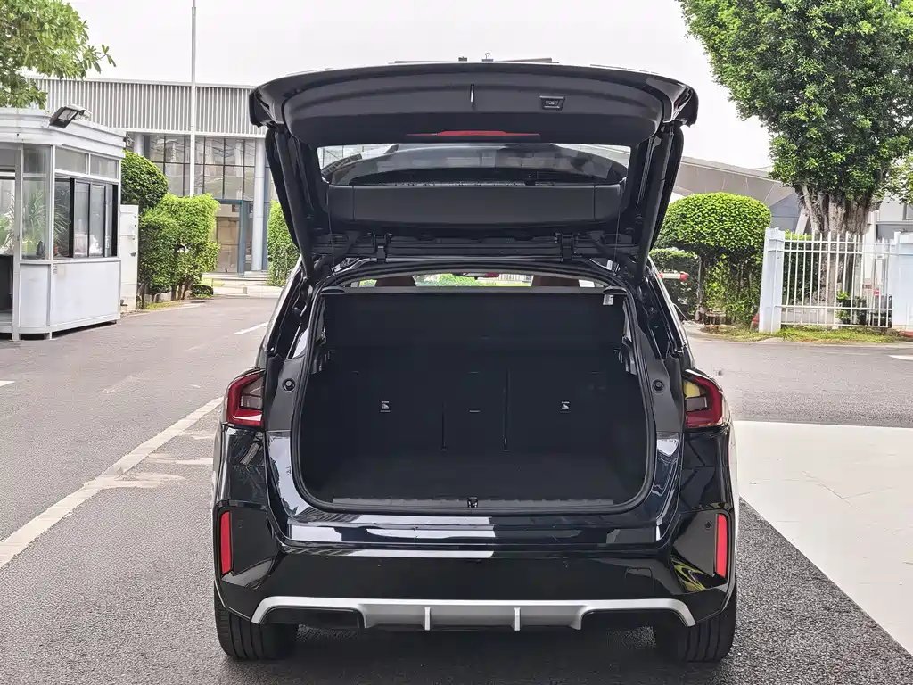 BMW BMW iX1 2025 eDrive25L M Sport Package 2025 - thumbnail 5