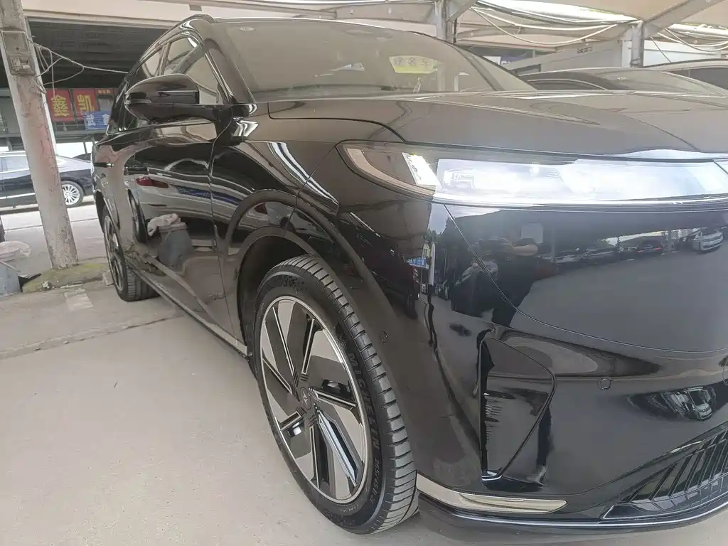 Dongfeng Yipai eπ008 2025 636Ultra BEV 5-Seater 2025 - thumbnail 2