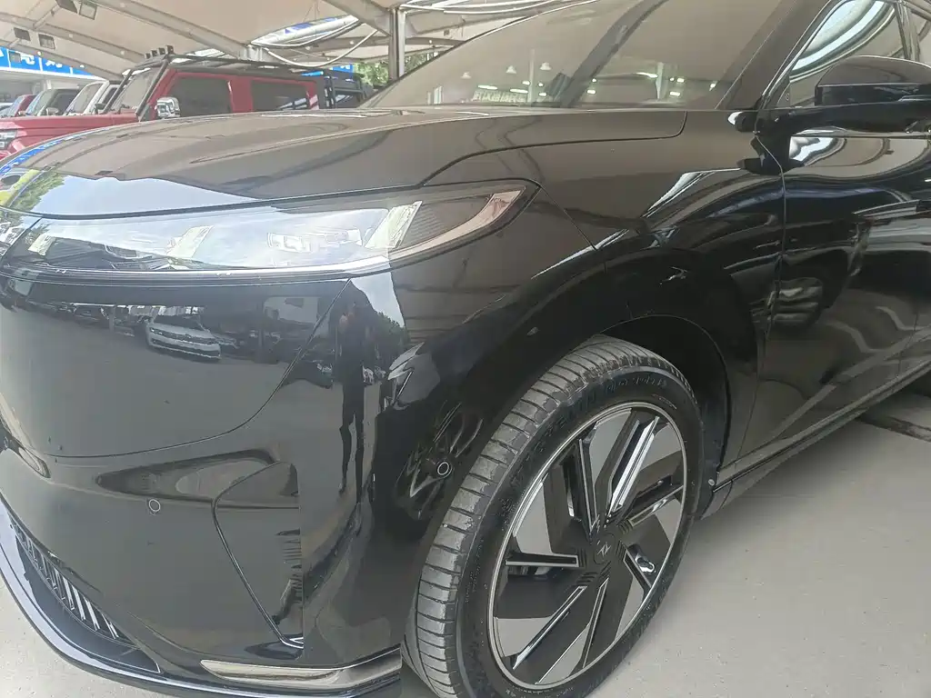 Dongfeng Yipai eπ008 2025 636Ultra BEV 5-Seater 2025 - thumbnail 3