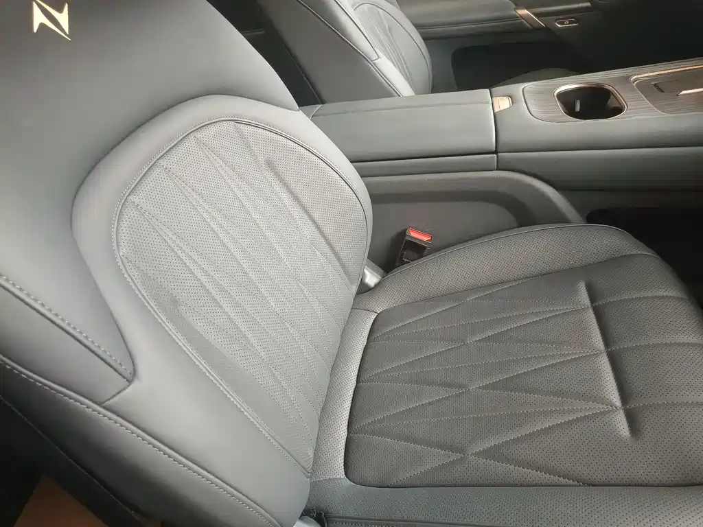 Dongfeng Yipai eπ008 2025 636Ultra BEV 5-Seater 2025 - thumbnail 6