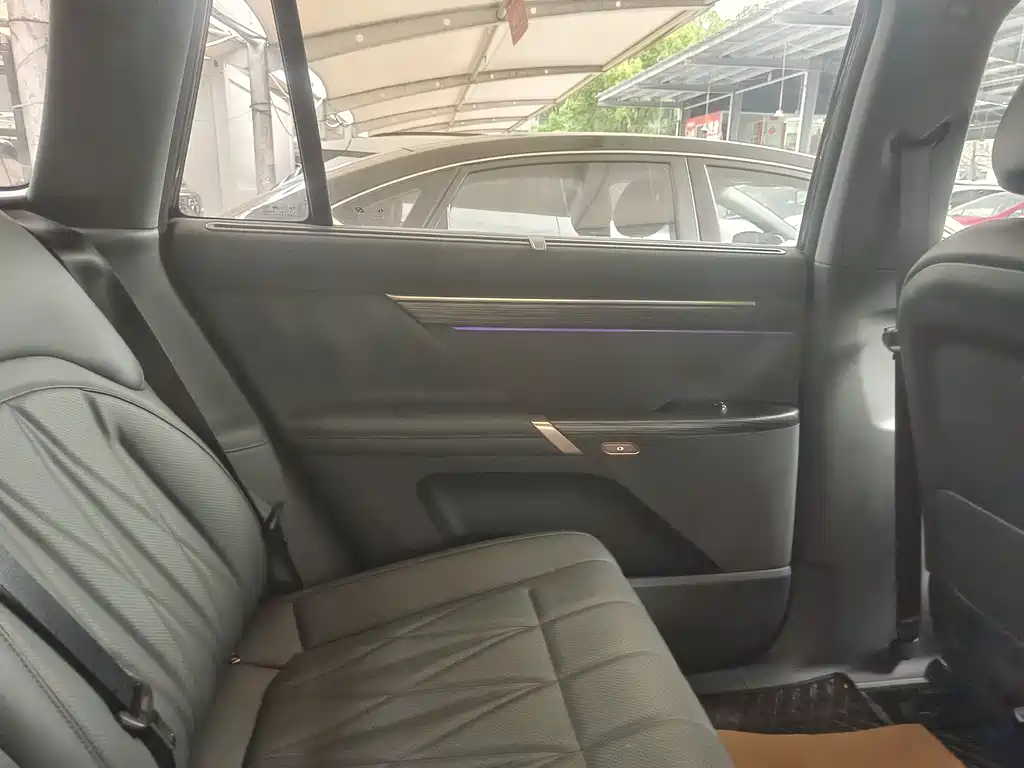 Dongfeng Yipai eπ008 2025 636Ultra BEV 5-Seater 2025 - thumbnail 10