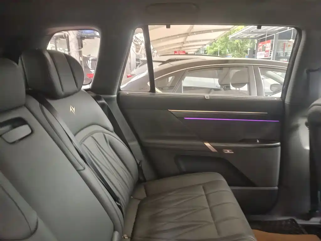 Dongfeng Yipai eπ008 2025 636Ultra BEV 5-Seater 2025 - thumbnail 15