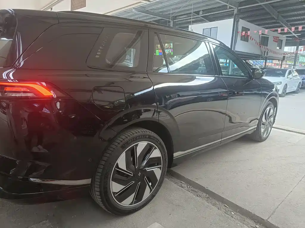 Dongfeng Yipai eπ008 2025 636Ultra BEV 5-Seater 2025 - thumbnail 16