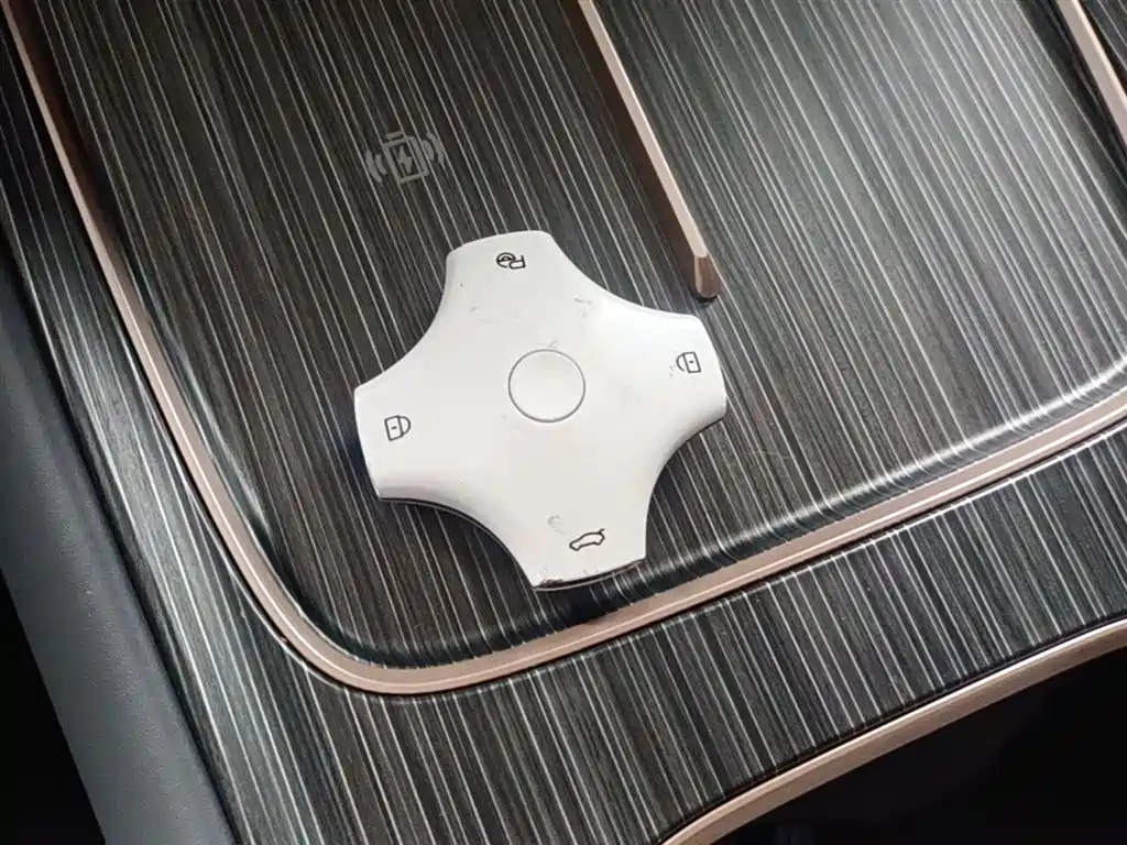 Dongfeng eπ eπ008 210Max EREV 6-Seater 2024 - thumbnail 9