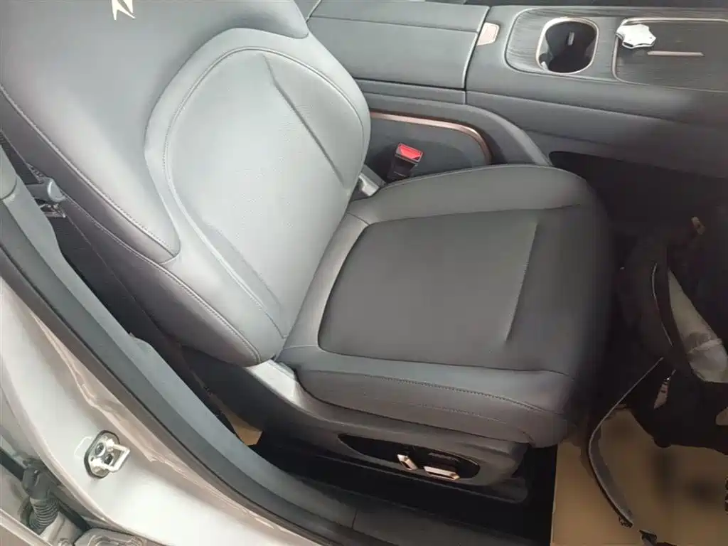 Dongfeng eπ eπ008 210Max EREV 6-Seater 2024 - thumbnail 25