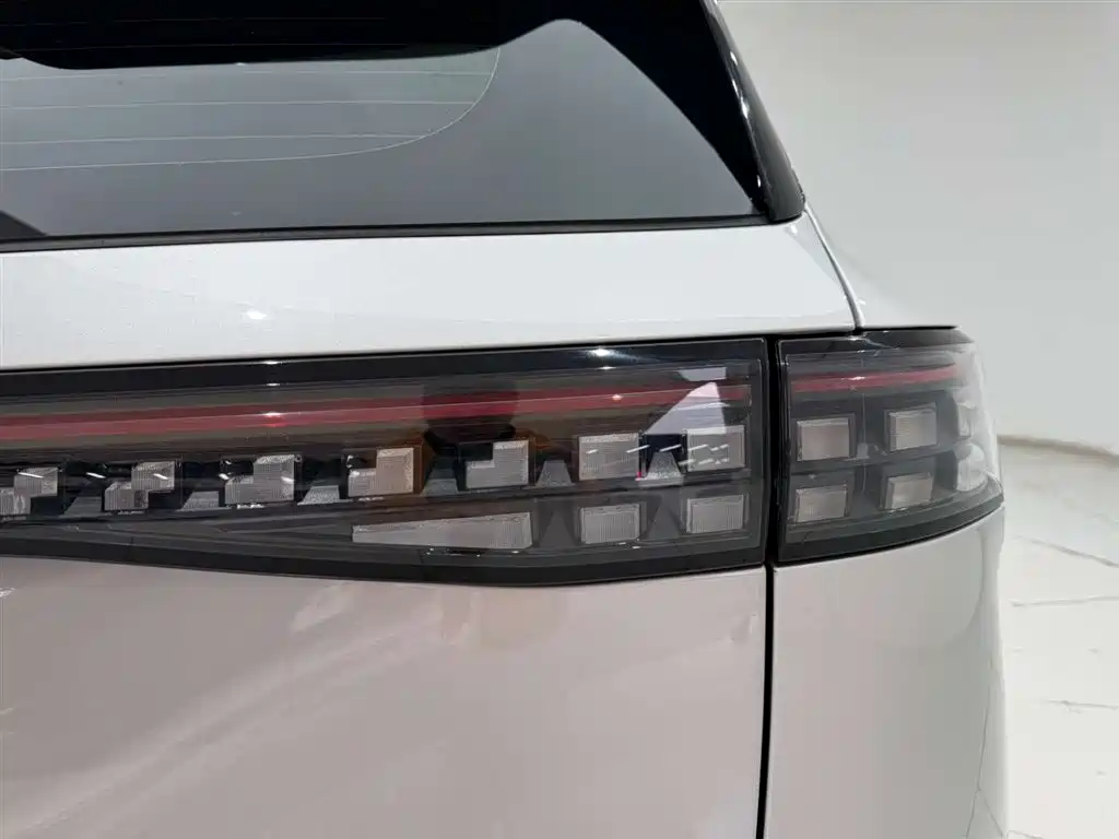 Dongfeng Yipai eπ008 210Max EREV 2024 - thumbnail 10