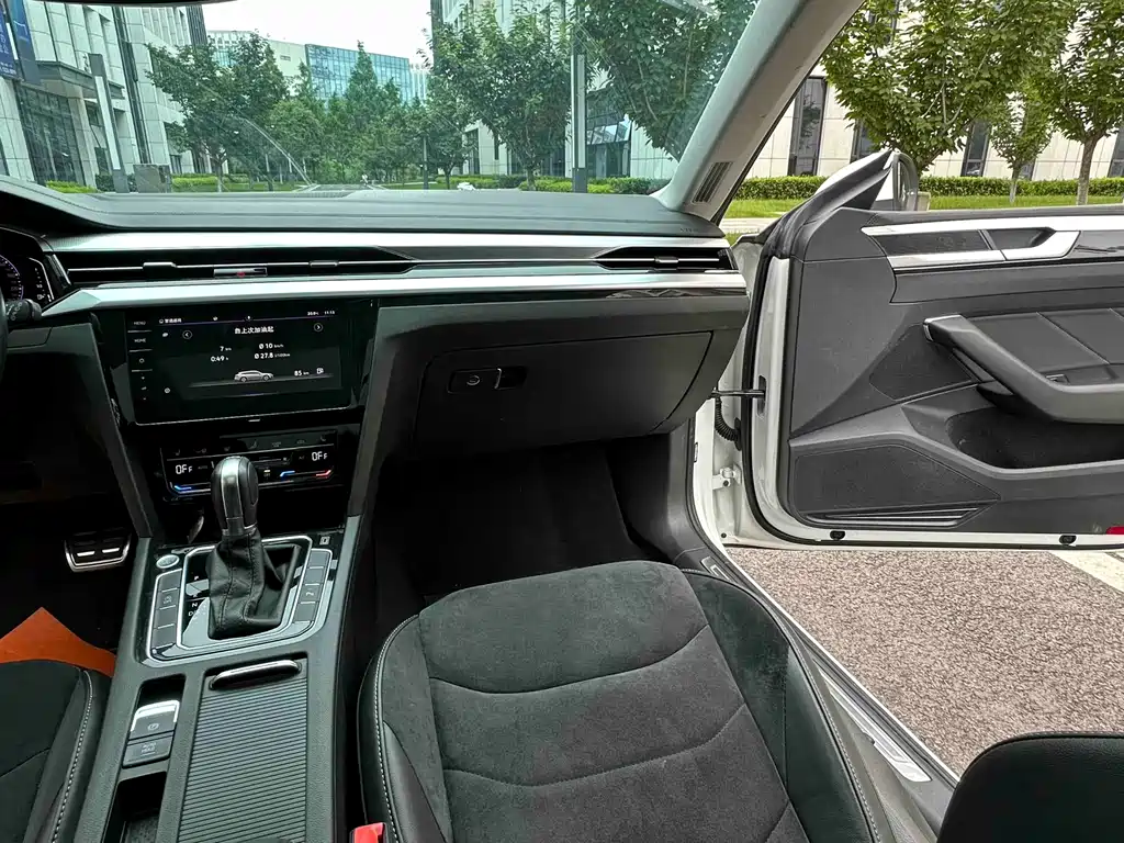 Volkswagen Volkswagen CC 2021 Shooting Brake 330TSI Liemu Edition 2022 - thumbnail 11