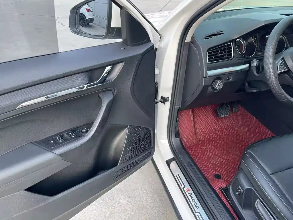 Skoda Kamiq 2022 1.5L Automatic Comfort Edition 2023 - thumbnail 13