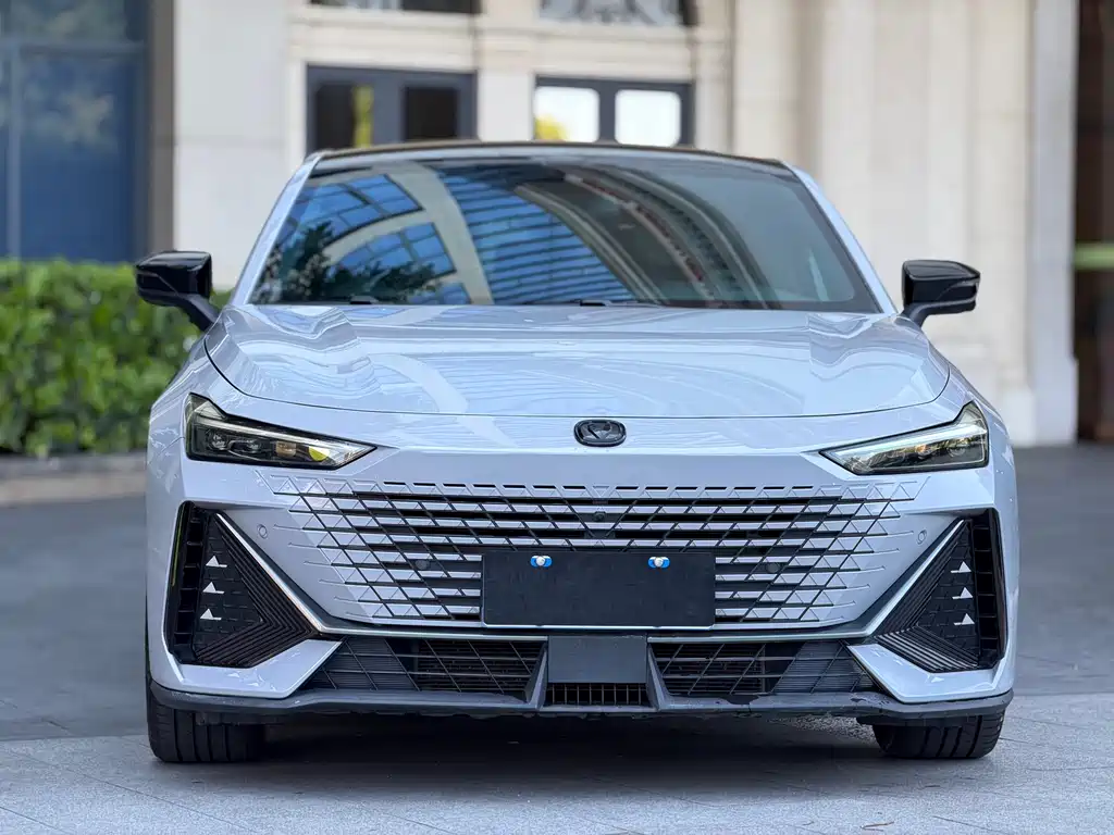 Changan Changan UNI-V 2022 1.5T Premium Model 2023 - thumbnail 2