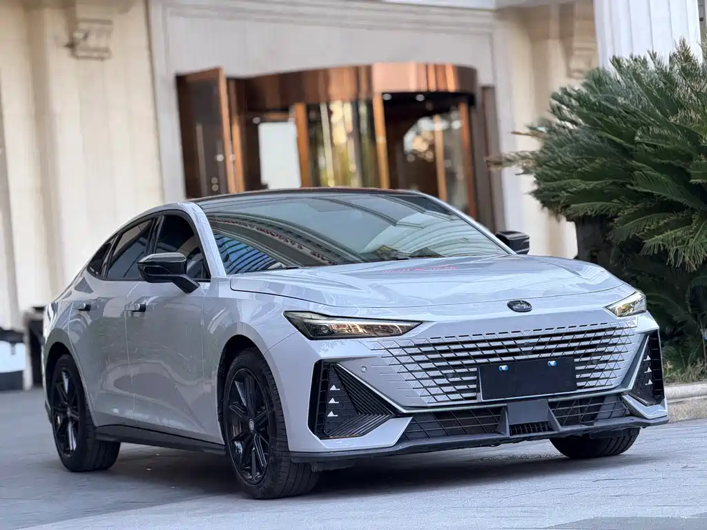 Changan Changan UNI-V 2022 1.5T Premium Model 2023 - thumbnail 3