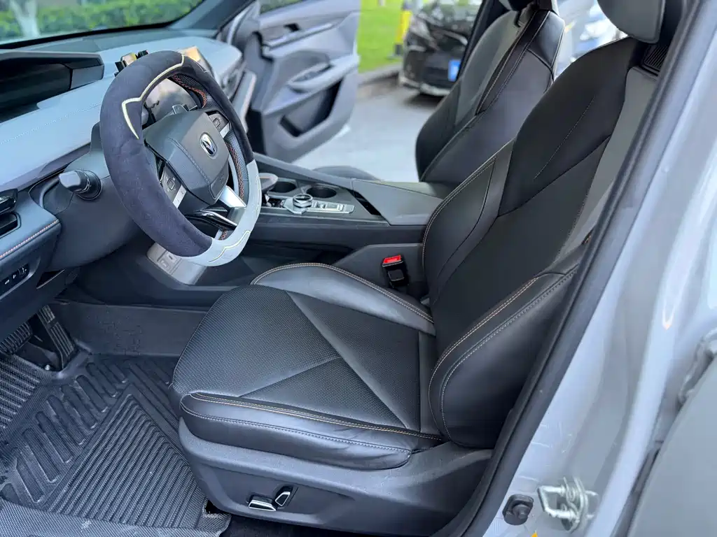 Changan Changan UNI-V 2022 1.5T Premium Model 2023 - thumbnail 5