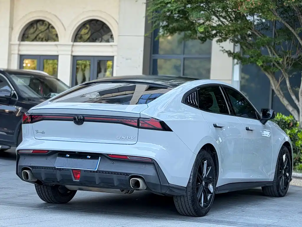 Changan Changan UNI-V 2022 1.5T Premium Model 2023 - thumbnail 9
