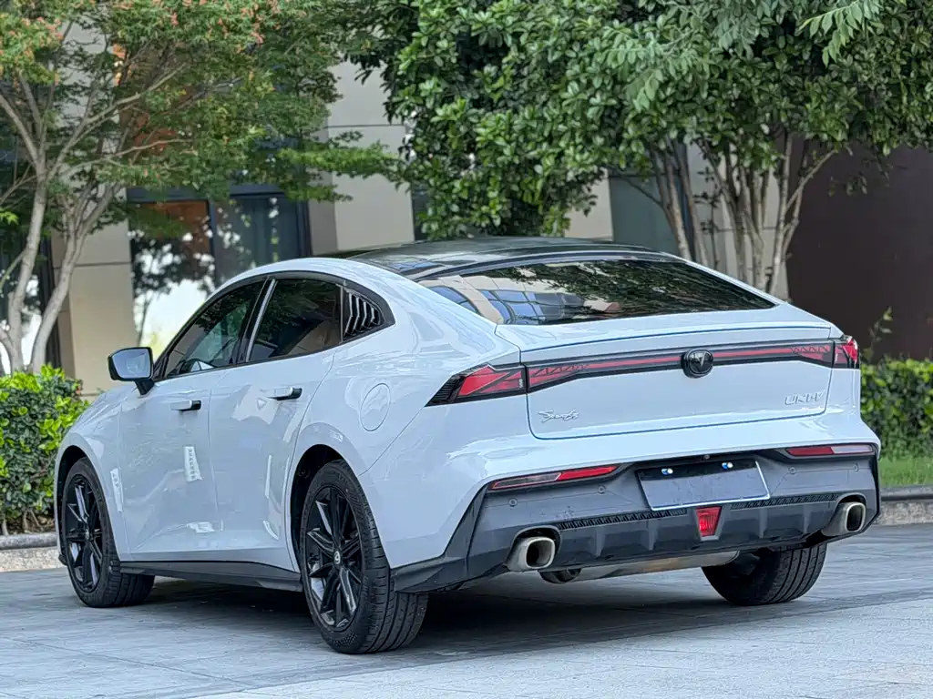 Changan Changan UNI-V 2022 1.5T Premium Model 2023 - thumbnail 10