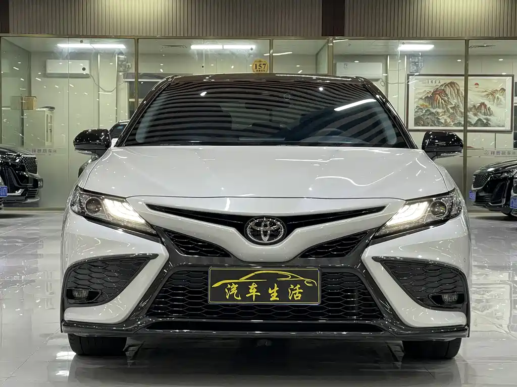 Toyota Camry 2.0S Knight Edition 2022 - thumbnail 2