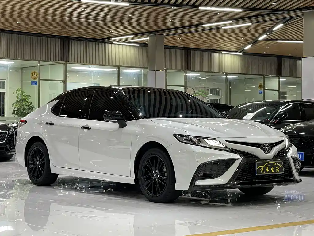 Toyota Camry 2.0S Knight Edition 2022 - thumbnail 3