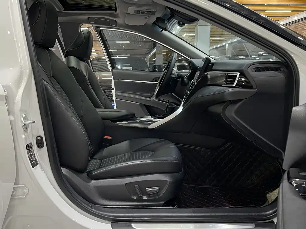 Toyota Camry 2.0S Knight Edition 2022 - thumbnail 4
