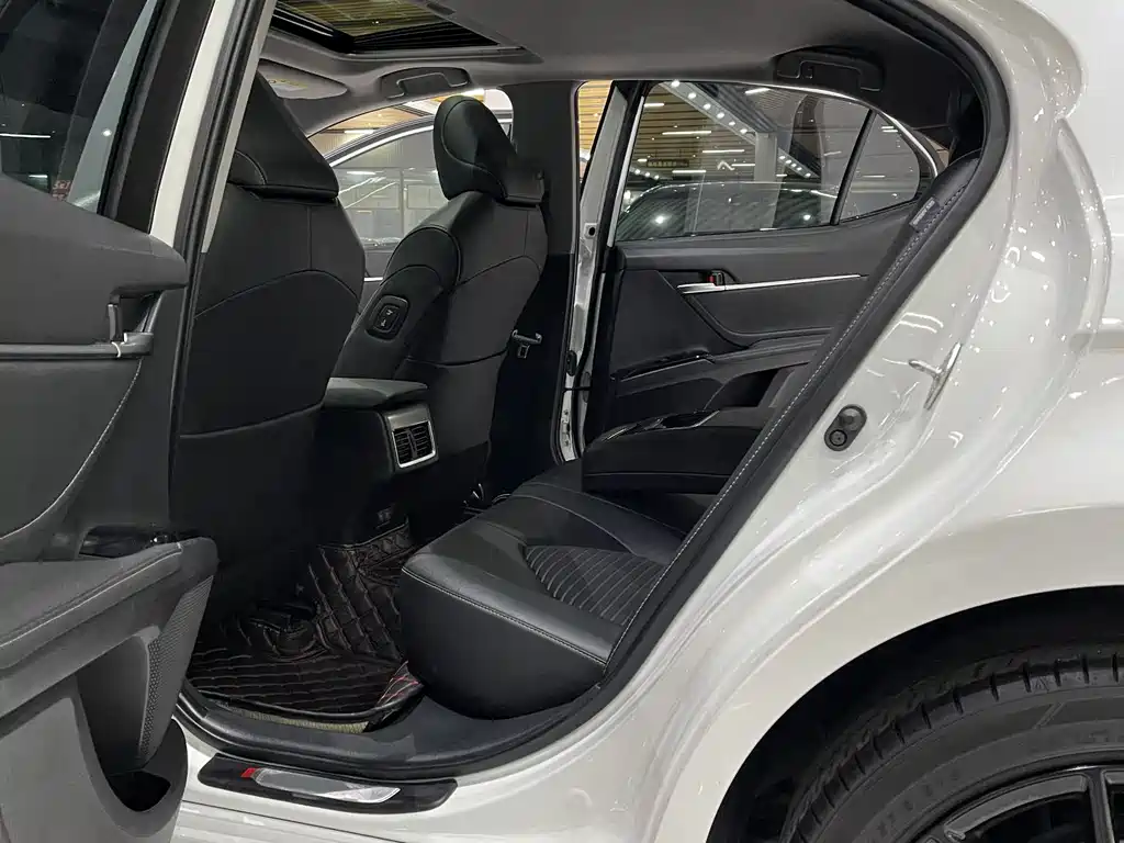Toyota Camry 2.0S Knight Edition 2022 - thumbnail 6