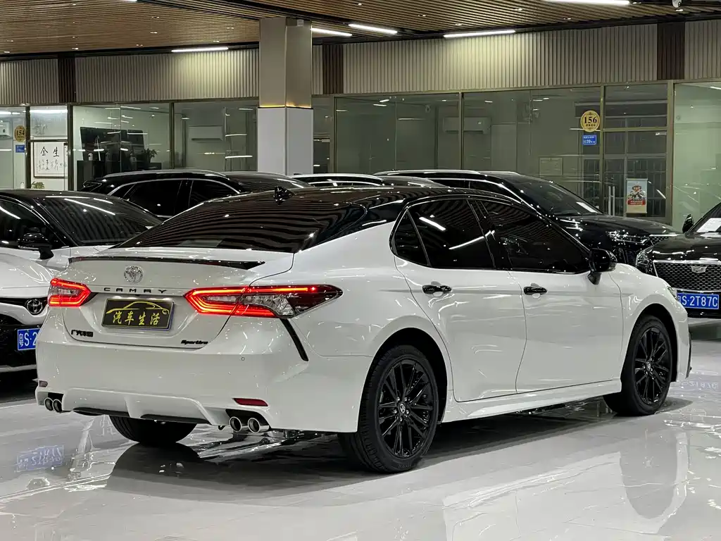 Toyota Camry 2.0S Knight Edition 2022 - thumbnail 7