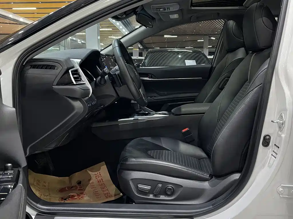 Toyota Camry 2.0S Knight Edition 2022 - thumbnail 8