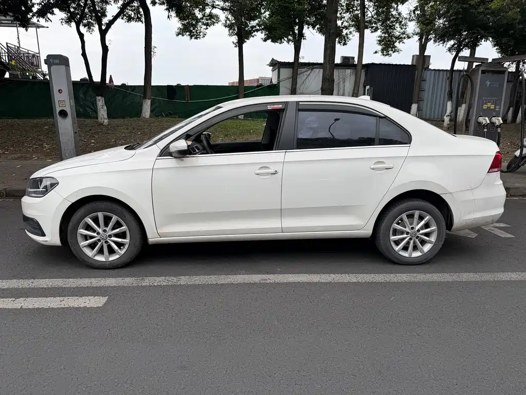 Volkswagen Santana 2016 1.6L Automatic Fashion Edition 2018 - thumbnail 4