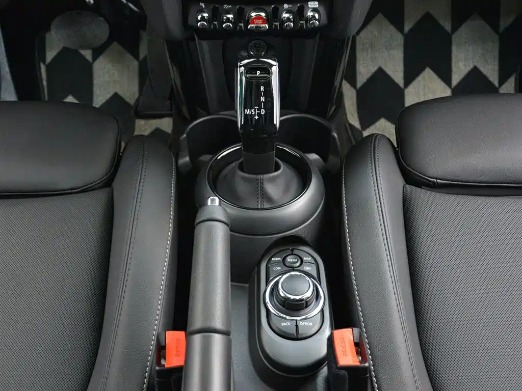 MINI MINI 2023 Facelift 1.5T COOPER Artist 2024 - thumbnail 12
