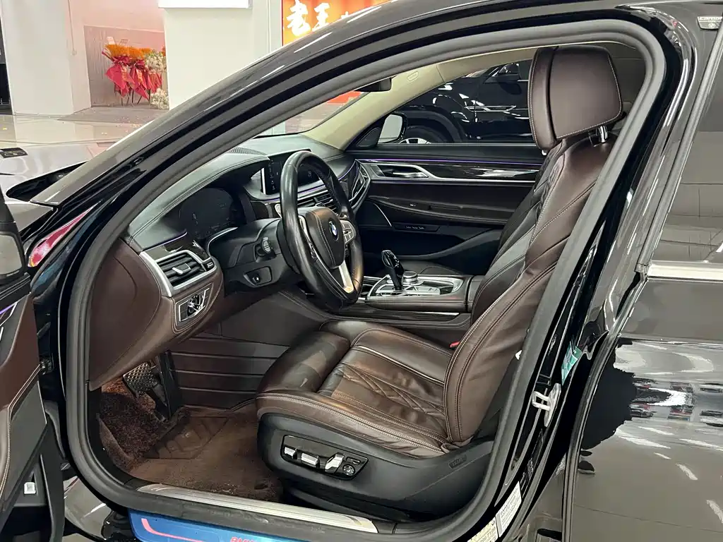 BMW BMW 7 Series 2019 Facelift 730Li Luxury Package 2020 - thumbnail 4