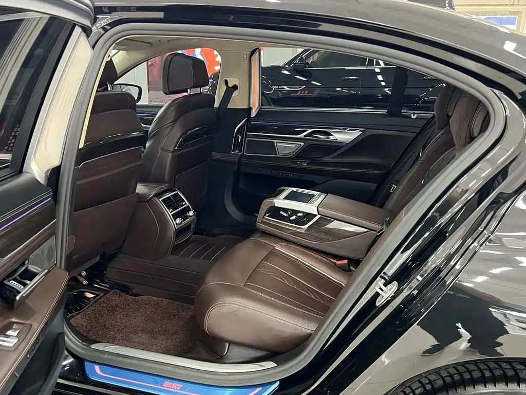 BMW BMW 7 Series 2019 Facelift 730Li Luxury Package 2020 - thumbnail 6