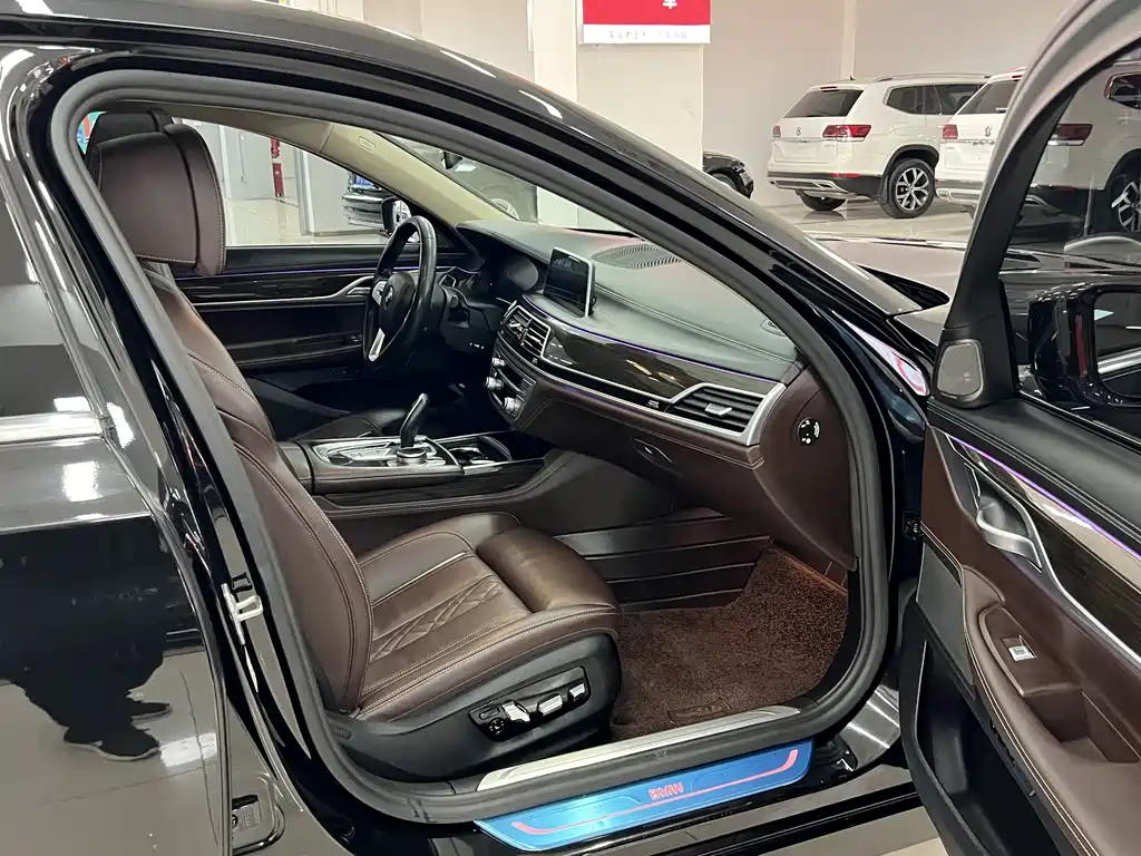 BMW BMW 7 Series 2019 Facelift 730Li Luxury Package 2020 - thumbnail 10