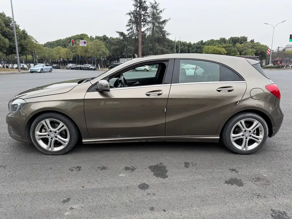 Mercedes-Benz Mercedes-Benz A-Class (Import) 2013 A 200 Urban 2014 - thumbnail 4