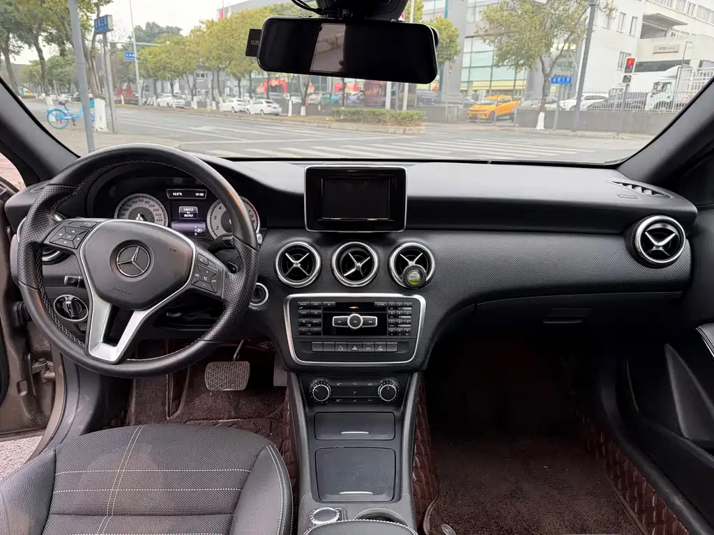 Mercedes-Benz Mercedes-Benz A-Class (Import) 2013 A 200 Urban 2014 - thumbnail 12