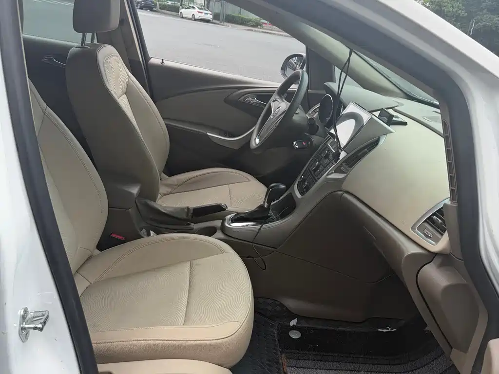 Buick Buick Excelle GT 2013 1.6L Automatic Fashion Edition 2014 - thumbnail 8