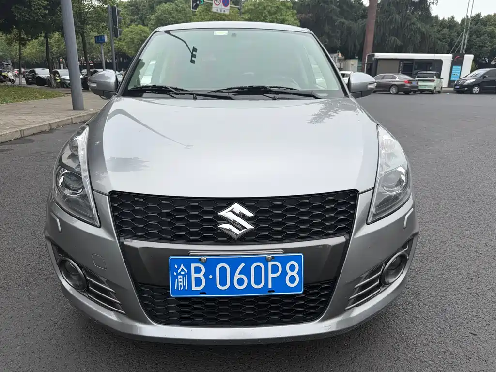 Suzuki Suzuki Swift 2014 1.6L CVT 2WD Luxury Edition 2016 - thumbnail 2