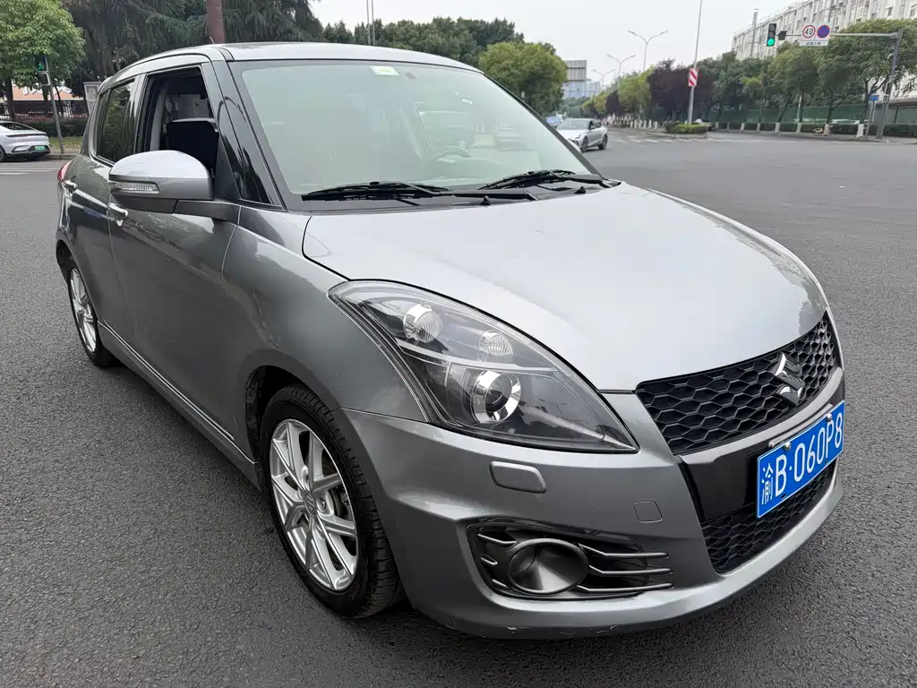 Suzuki Suzuki Swift 2014 1.6L CVT 2WD Luxury Edition 2016 - thumbnail 3