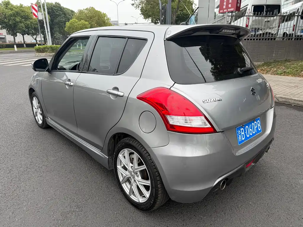 Suzuki Suzuki Swift 2014 1.6L CVT 2WD Luxury Edition 2016 - thumbnail 5
