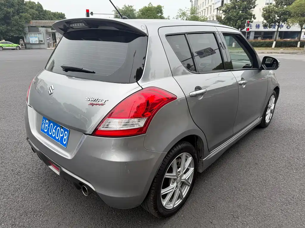 Suzuki Suzuki Swift 2014 1.6L CVT 2WD Luxury Edition 2016 - thumbnail 7