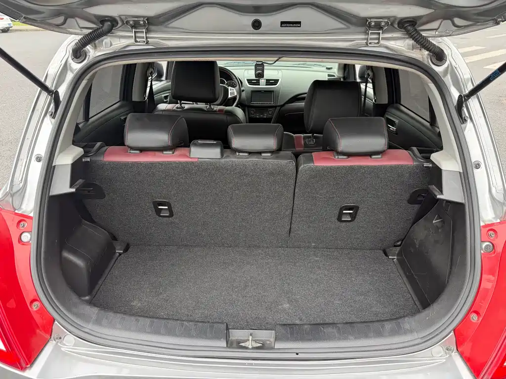 Suzuki Suzuki Swift 2014 1.6L CVT 2WD Luxury Edition 2016 - thumbnail 8