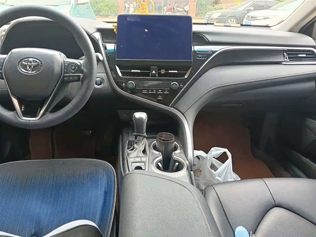Toyota Camry 2.5G Luxury Edition 2022 - thumbnail 3