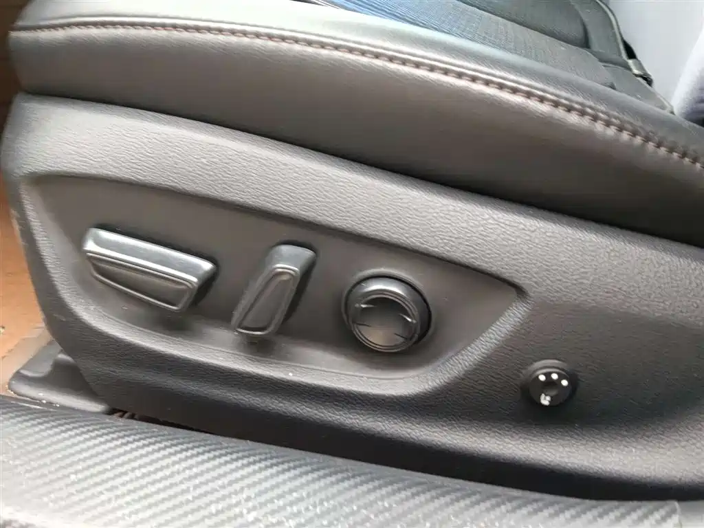 Toyota Camry 2.5G Luxury Edition 2022 - thumbnail 6