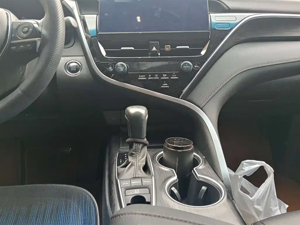 Toyota Camry 2.5G Luxury Edition 2022 - thumbnail 10