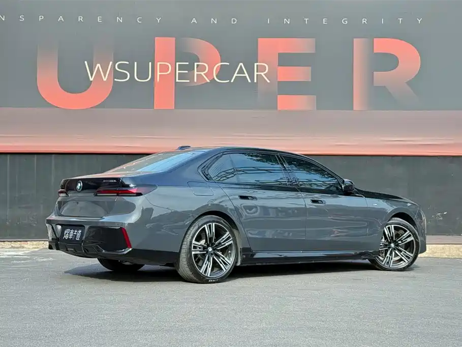 BMW BMW i7 2023 xDrive60L M Sport Package 2024 - thumbnail 3