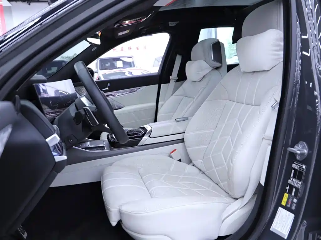 BMW BMW i7 2023 xDrive60L M Sport Package 2024 - thumbnail 6