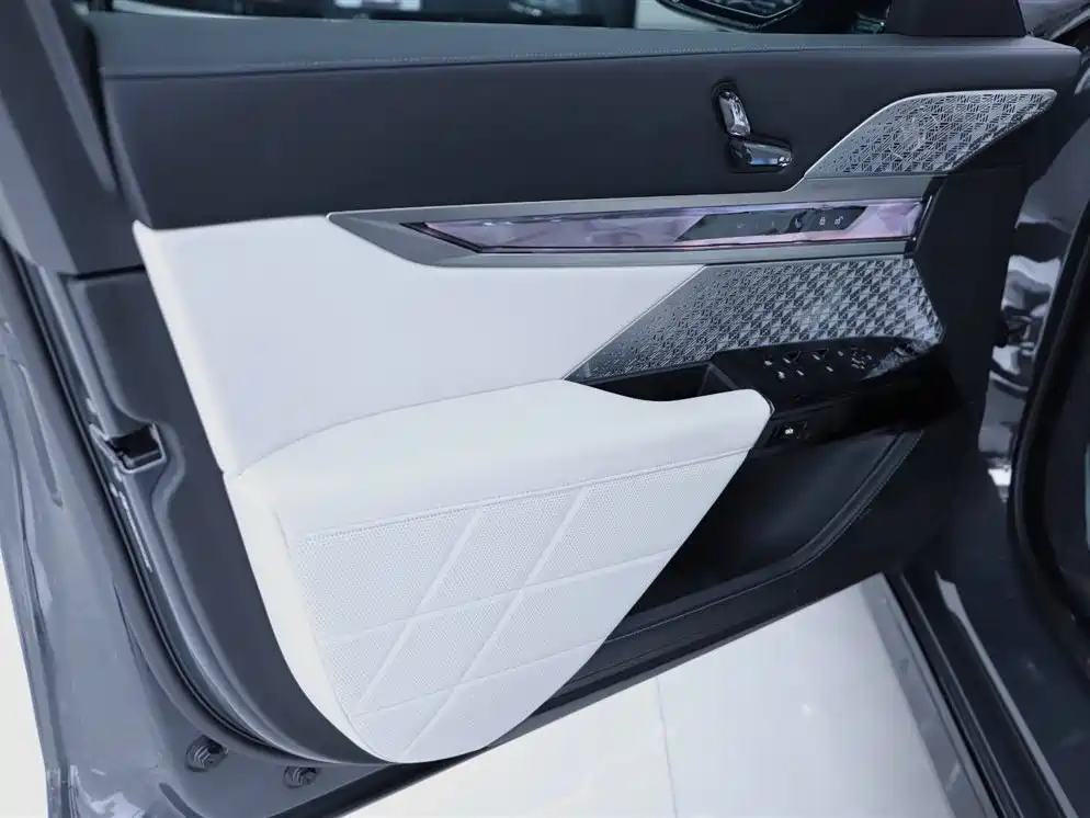 BMW BMW i7 2023 xDrive60L M Sport Package 2024 - thumbnail 23