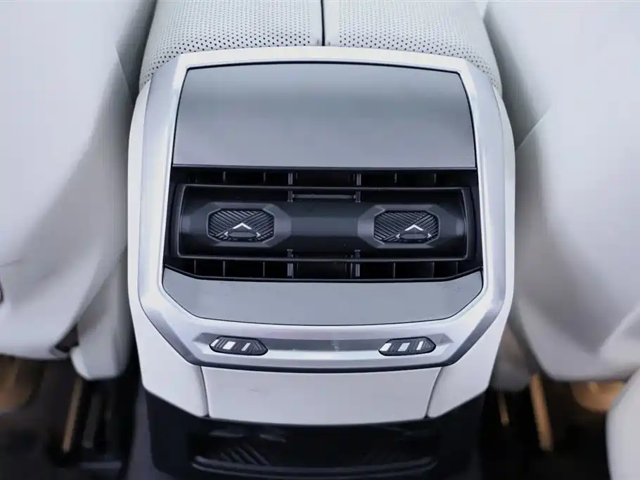 BMW BMW i7 2023 xDrive60L M Sport Package 2024 - thumbnail 27