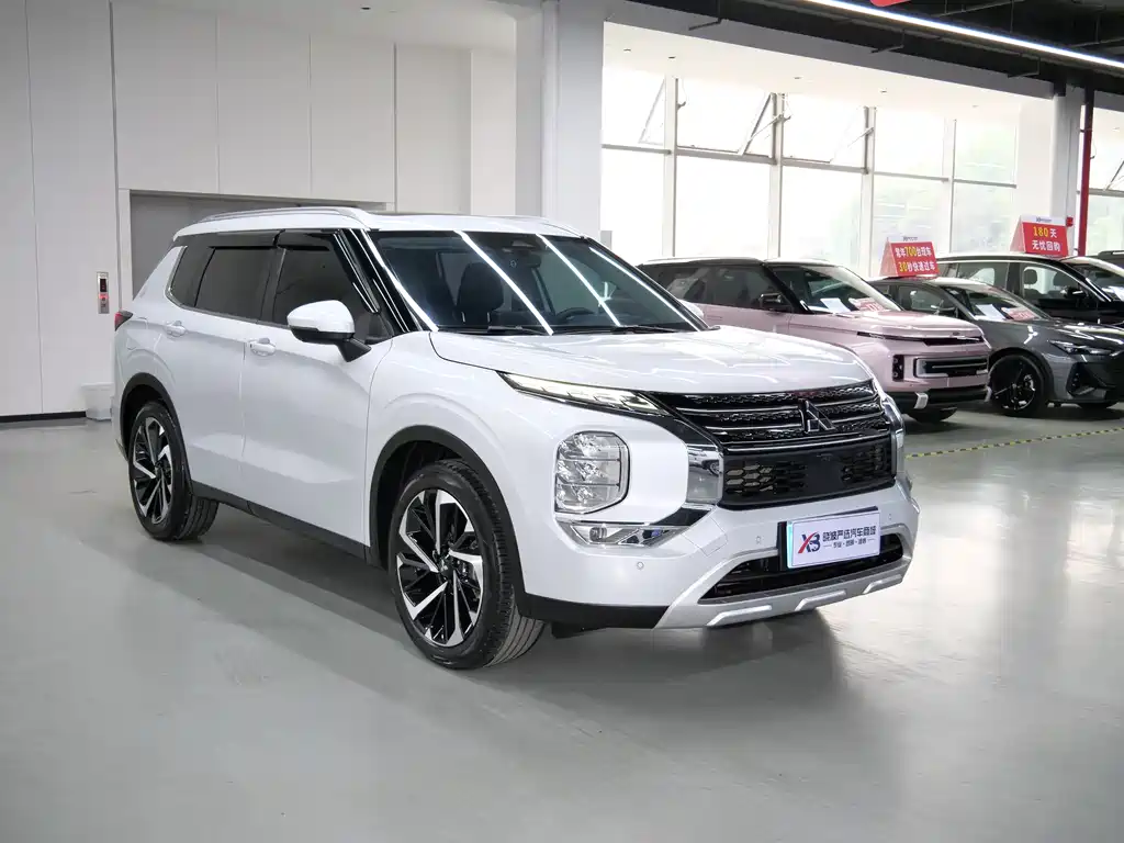 Mitsubishi Mitsubishi Outlander 2023 1.5T CVT AWD Zunya Edition 7-seat 2023 - thumbnail 3
